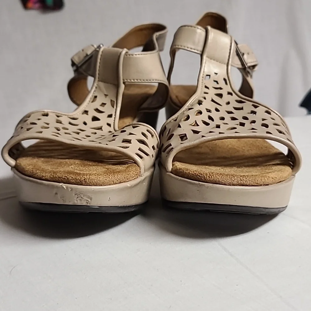 Eyeletted Boho T-strap Buckle Wedge Sandals Beige Natural Soul Naturalizer 9M - Picture 4 of 15